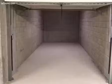 garage fermé 18 m2