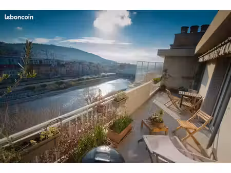 lumineux appartement au dernier étage