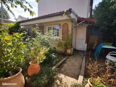 location studio meublé à cachan