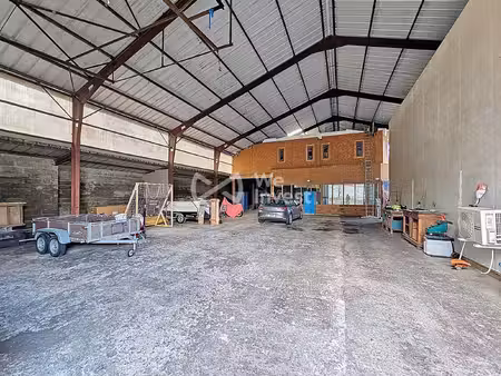 hangar avec loft et local