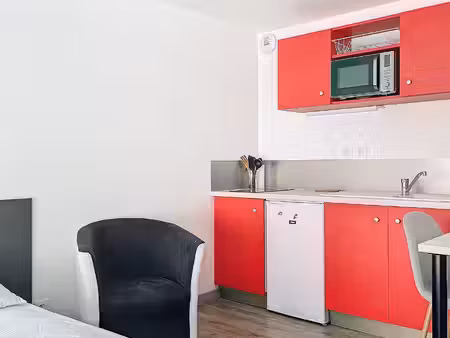 appartement moderne meublé idéal personne seule en plein centre ville d'yssingeaux