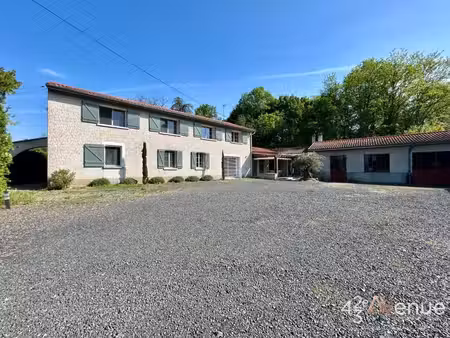 a vendre - superbe maison familiale rénovée - 6 chambres - avec dépendances