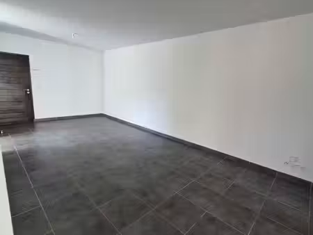 remire-montjoly : grand appartement à louer 1150 eur par mois