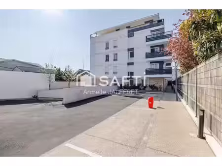 résidence sécurisée de 2023. proche gare. jardin.