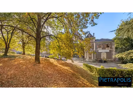 t3 en très bon état – lumineux  calme et climatisé.