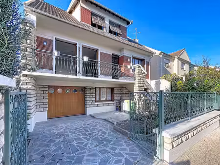maison avec jardin et garage à 2 pas du rer d.