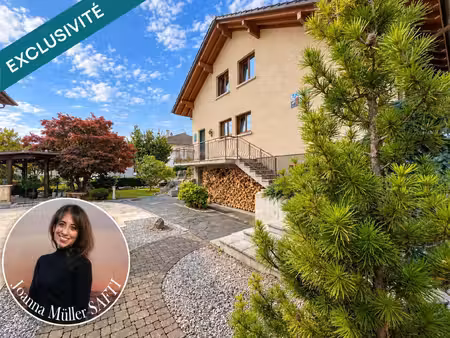 maison familiale avec piscine et jardin paysager à richwiller