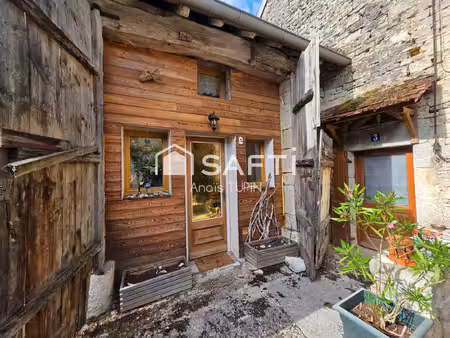 maison en pierre dans rue calme avec dependance amenageable