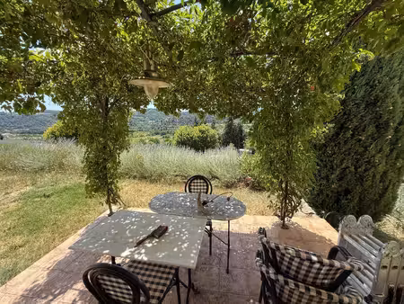 village prisé en drôme provencale 