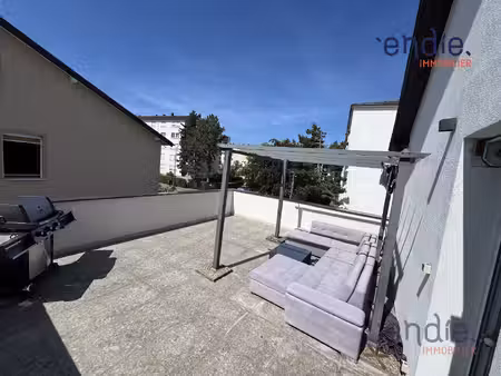 maison avec local professionnel  extérieur et nombreuses possib