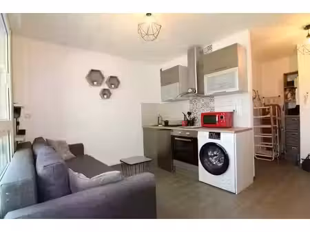 studio récent de 19m2 meublé + balcon :