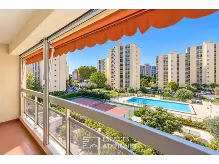 grand appartement  avec terrasse dans une résidence avec piscine à antigone