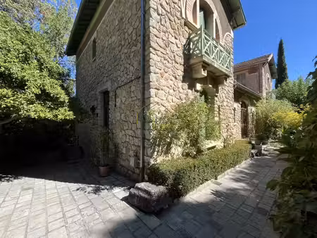 superbe demeure de 200m2 habitables avec terrain et piscine