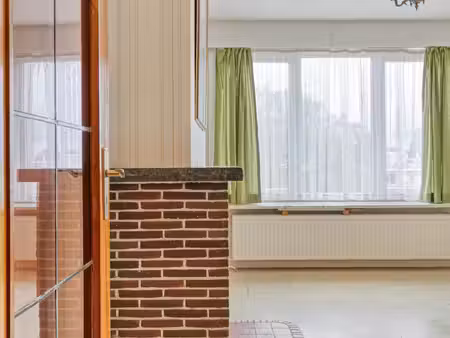 te renoveren appartement op 4de verdieping te deurne-zuid!