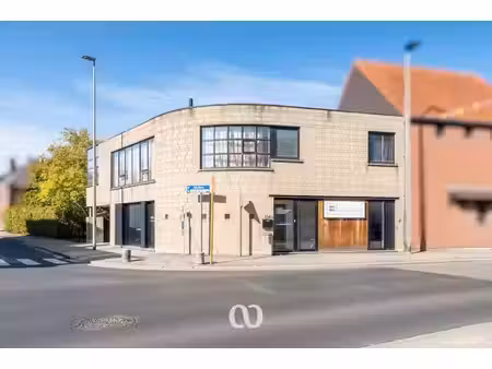 espace professionnel polyvalent avec aménagement fonctionnel