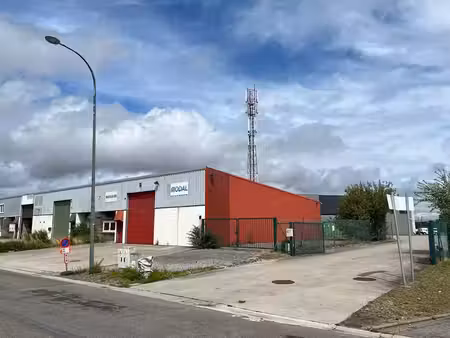 bâtiment semi-industriel à louer avec bureaux