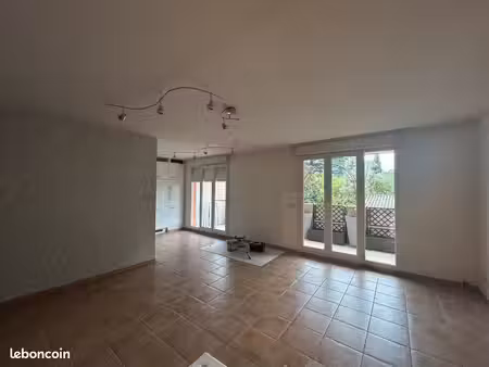 ganges centre – bel appartement traversant et lumineux de 97 50 m² avec véranda- terrasse-