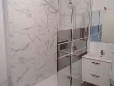 agréable 2 pièces non meublé dans résidence