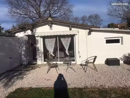 loue studio meublé avec climatisation