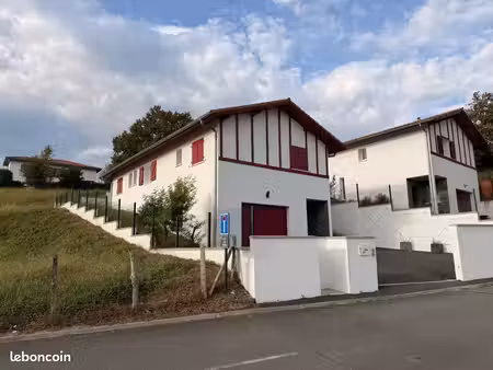 maison contemporaine 2022 – 4 chambres  garage et jardin – location longue durée