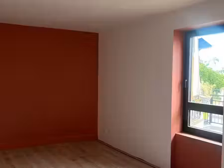 a louer jolie maison de bourg entièrement rénovée