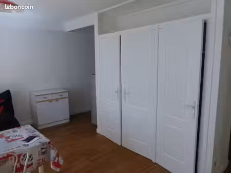 studio 1 pièce 28 m²