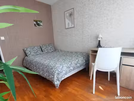 chambre privée dans appartement partagé-université cergy pontoise-rer a cergy-préfecture à