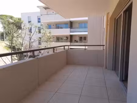 location appartement 2 pièces 53 m² à saint-raphael (83700)  818 €
