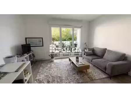 appartement de type t2 lumineux avec balcon  dans une résidence récente