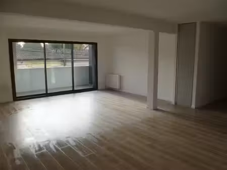 eysines - spacieux t3 de 76 m² avec double balcon