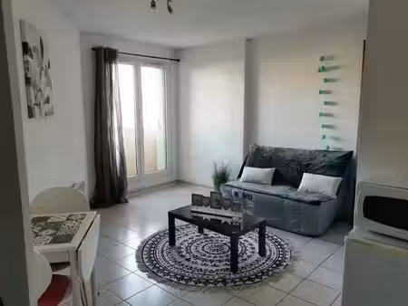 location meublée appartement 1 pièce 21 m² à nimes (30000)  438 €