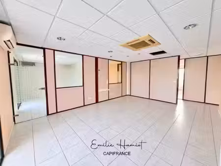 location locaux professionnels 13 pièces 222 m² à le lamentin (97232)  4 573 €