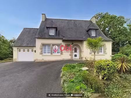 belle néo-bretonne familiale des années 80 au calme  avec vue sur la campagne