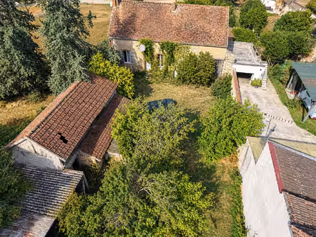 varennes sur seine 2 maisons avec dependances entierement a renover sur 835 m2 clos