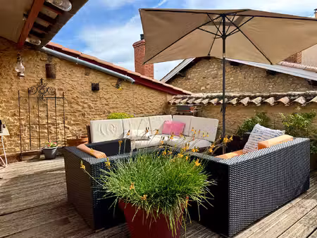 oingt - maison de village de 178 m² habitables - 3 chambres  1 terrasse  cave à vin