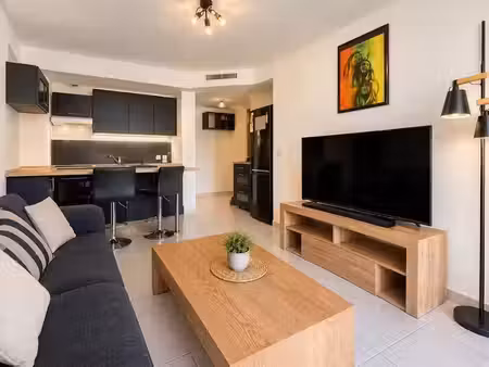 location meublée appartement 2 pièces 35 m² à antibes (06600)  1 100 €