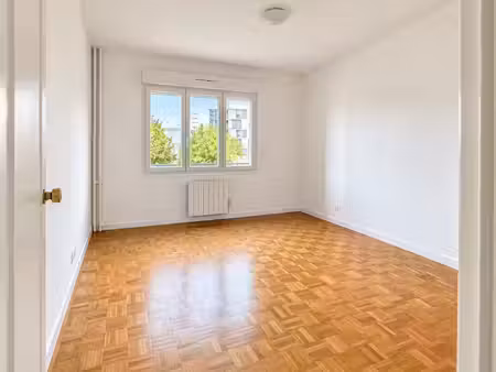 location appartement 3 pièces 75 m² à saint-denis (93200)  1 380 €