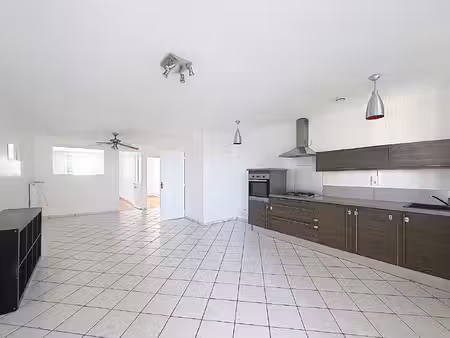 appartement centre de meximieux  2 chambres  1 bureau   82 m2