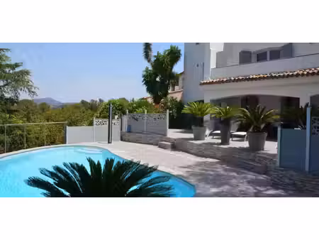 maison avec piscine saint-raphael (83)