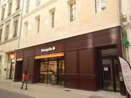 location commerce 552m²