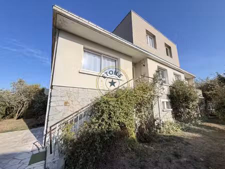 maison rénovée de 178m2  5 chambres à avrillé  bois du roy