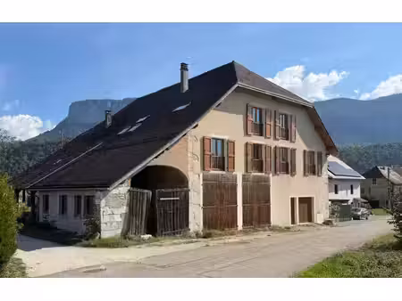 magnifique bâtisse  ensoleillée  avec vue dégagée : maison - atelier - garages - grange