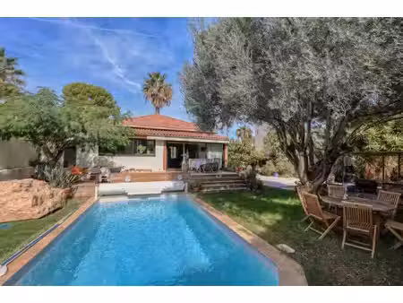 charmante maison de plain pied avec piscine