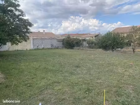terrain 520 m² trets