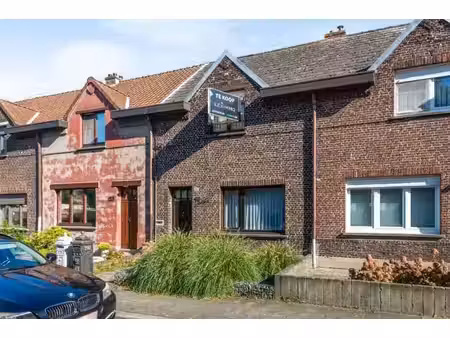 zeer rustig gelegen gezinswoning met 2 slk en ruime tuin