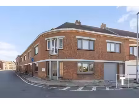 gebouw met 2 appartementen