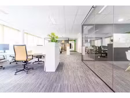 superbes bureaux totalement amenagé - clé sur porte