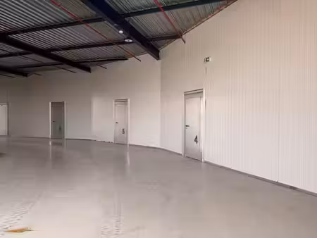 espace de stockage  26 m²  près du périphérique et de l'e19