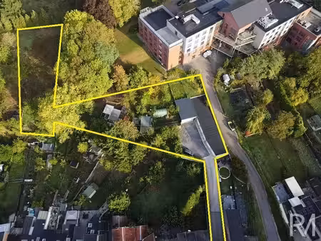 ensemble immobilier avec garages  entrepôt et terrain