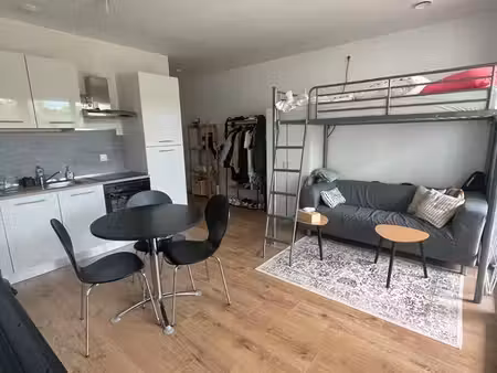 location studio 29 m²  balcon  et parking